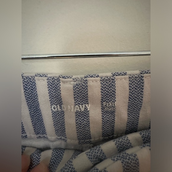 Old Navy Pixie Style Blue & White Striped Ankle Length Jeans, Size 4 - Picture 6 of 7